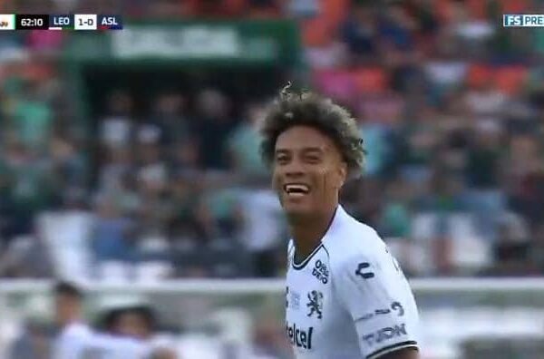 CADIZ PONE A RUGIR A LEÓN