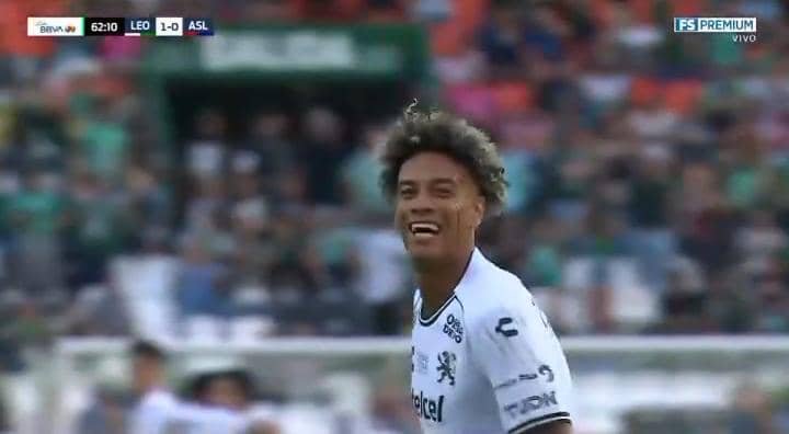 CADIZ PONE A RUGIR A LEÓN