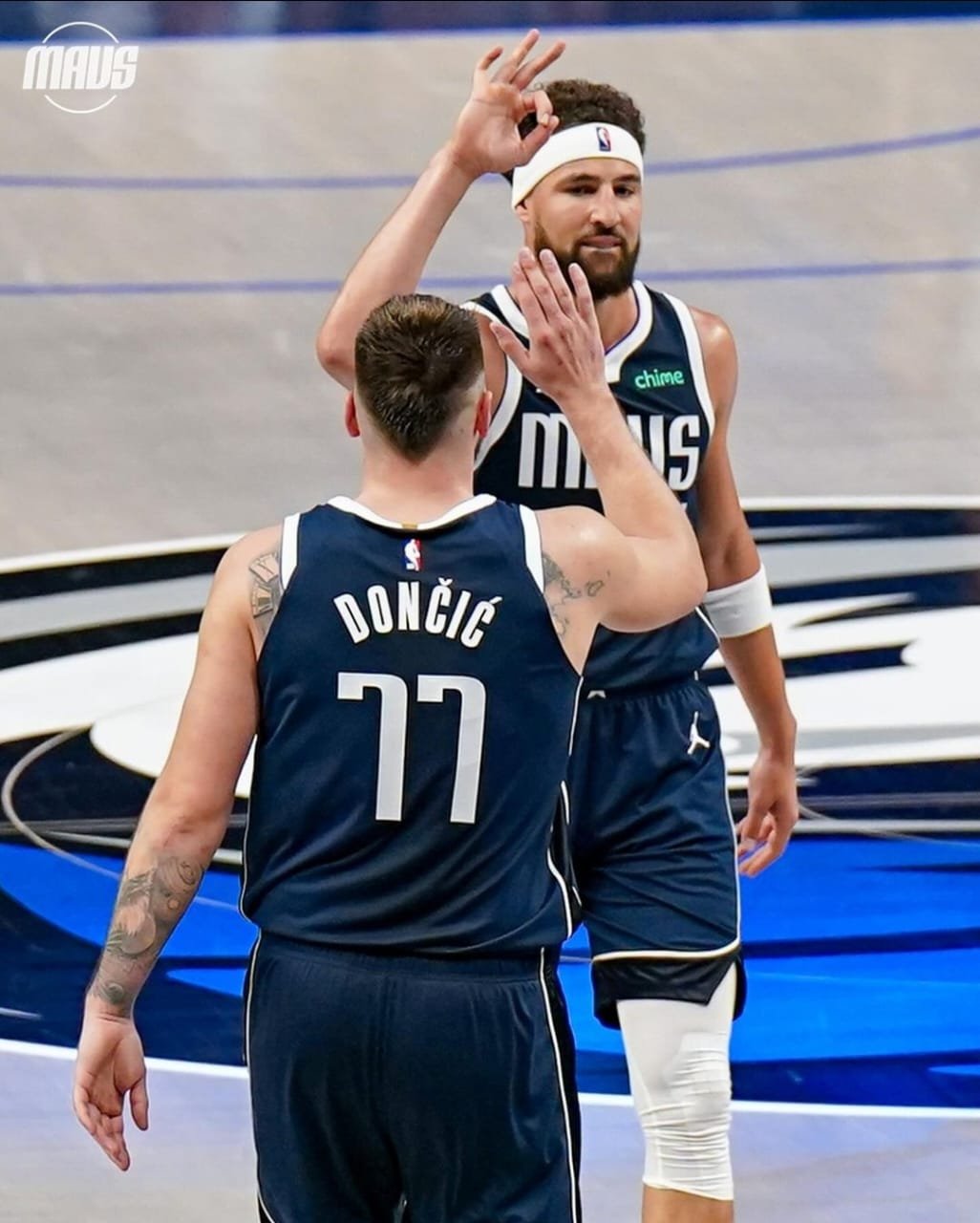 Mavericks le ganó a Spurs de la mano de Luka y Klay