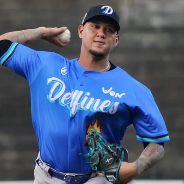 Delfines de La Guaira logró una dominante victoria de 11-3 sobre Caciques de Distrito