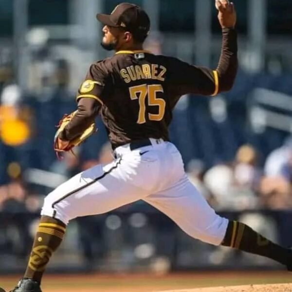 Robert Suárez es el tercer lanzador venezolano en llegar a 40 juegos salvados en una temporada MLB