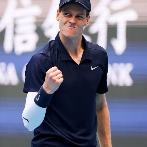 SINNER ARRASA A TSITSIPAS Y SE CITA CON DJOKOVIC EN RIAD