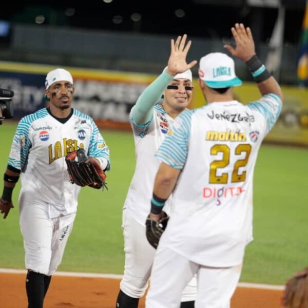 La “Maquina de Guerra” obtiene su primera victoria en juegos inaugurales en casa desde 2017. Bravos hace mucho con poco y doblega al Caracas 6×2 en su estreno.