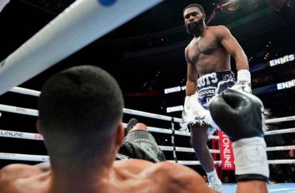 JARON ‘BOOTS’ ENNIS CONQUISTA SUPERWELTER CON KO EN EL PRIMER ASALTO
