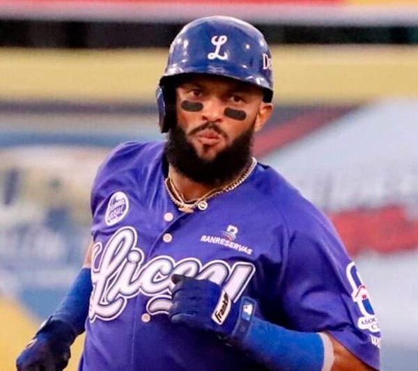 Emilio Bonifacio sale del lineup por molestias físicas