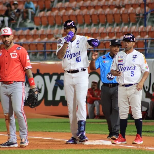 Tigres de Aragua hace respetar su casa y vence por tercera vez consecutiva al campeón Cardenales de Lara.