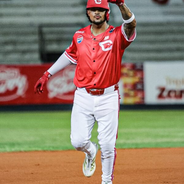 CARDENALES DE LARA VOLTEA EL MARCADOR EN EL NOVENO PARA QUEDAR 8-7