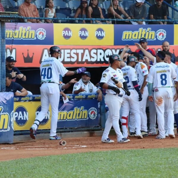 Tigres de Aragua conserva su invicto en casa con remontada épica en el octavo episodio ante Cardenales de Lara.