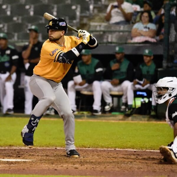 Águilas derrotan a las Estrellas