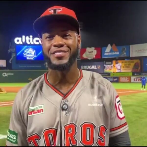 Bryan De La Cruz conecta HR con las bases llenas