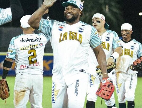 Bravos barre a Tiburones en La Isla y se pone 1 un juego de la marca de .500