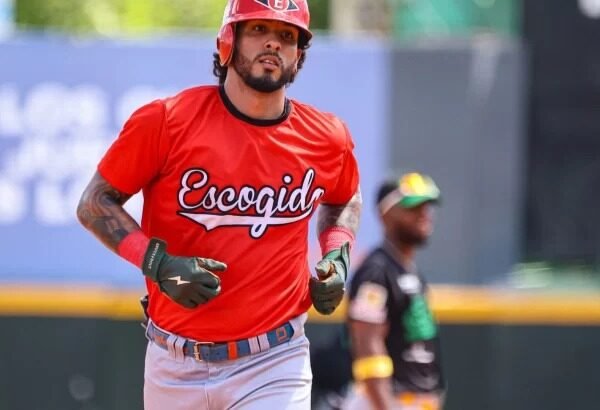 Jonathan Araúz conecta jonrón en su debut con los Leones