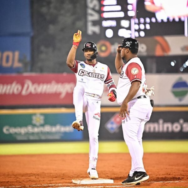 GIGANTES FRENA LA RACHA Y DERROTA 3-1 A LAS ESTRELLAS