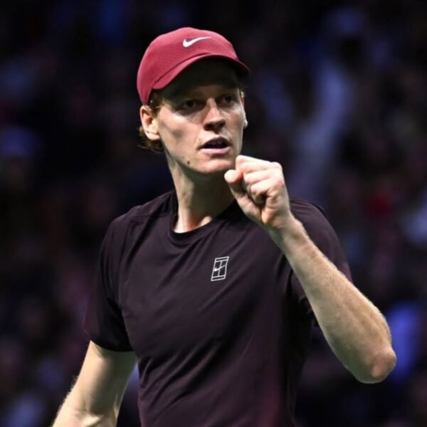 Sinner destroza a Zverev y pasa a la Final de París