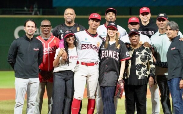 Leones del Escogido rinden emotivo tributo a Octavio Dotel