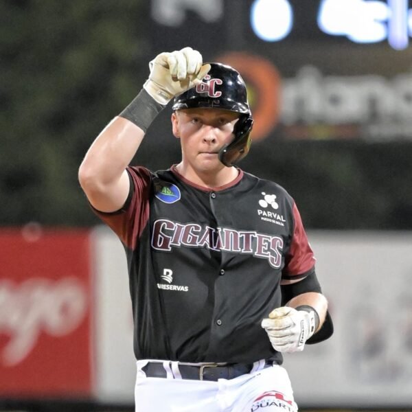 Holton guía a los Gigantes a vencer a las Águilas con doble decisivo en el octavo