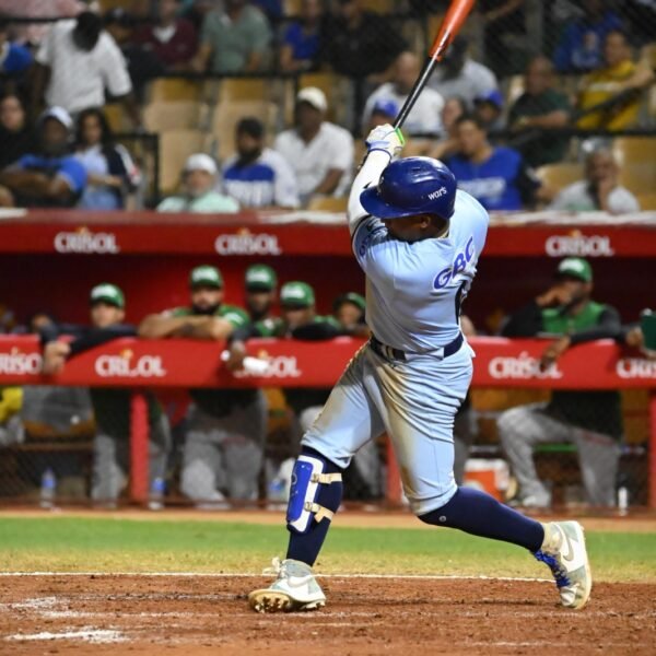 Licey remonta en la octava y vence 6-2 a las Estrellas