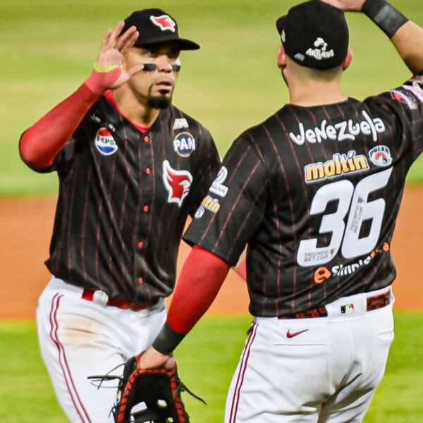Jecksson Flores enciende El Nido tras un cuadrangular clave y Cardenales vence 5-3 a Tigres