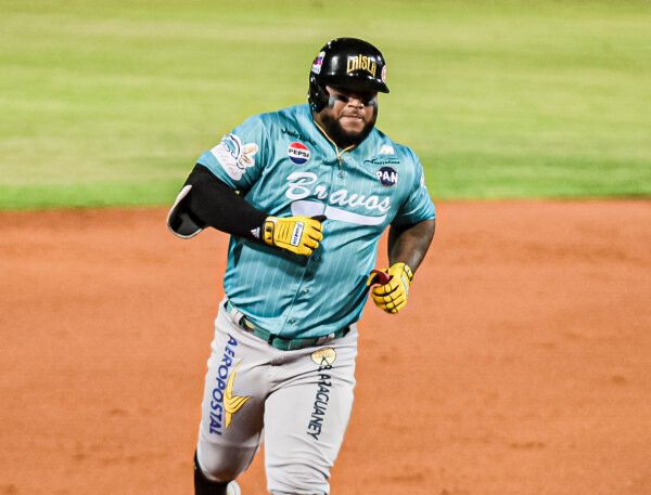 Wilson García descarga un trío de jonrones y Bravos tumba a Cardenales 7-2