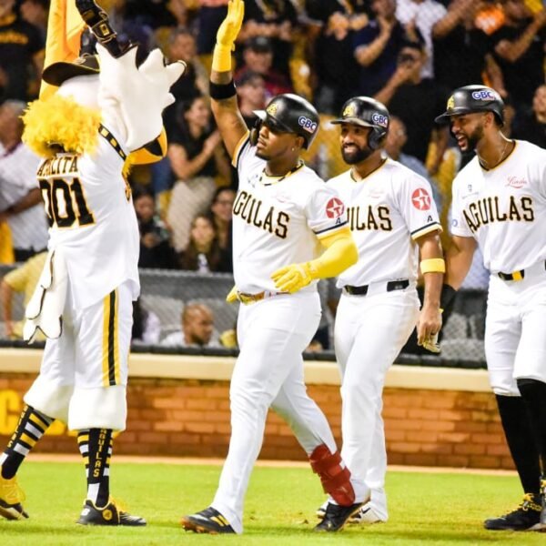 Águilas Cibaeñas superan a Toros en duelo ofensivo 13-9 en el Estadio Cibao