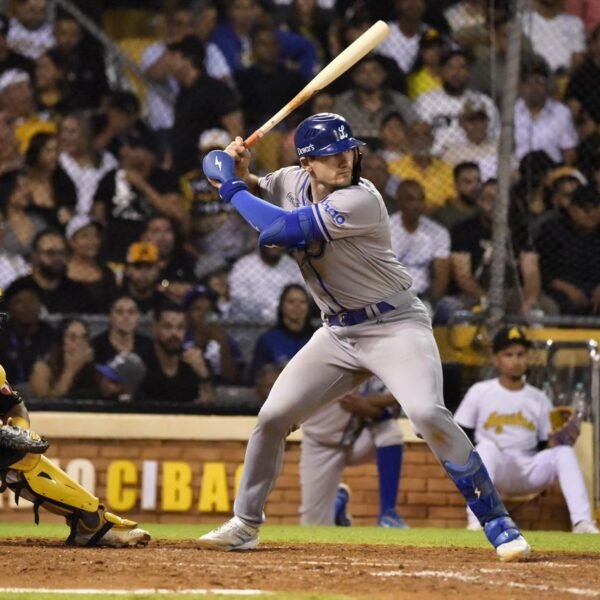 Licey remonta en el Cibao y vence 8-7 a las Águilas en un final dramático