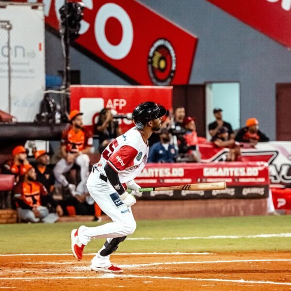 Gigantes dominan a los Toros con una poderosa ofensiva y jonrones de Taylor y Rodríguez