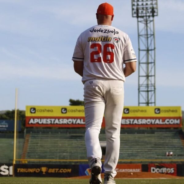 Ni las Flechas, ni las Lanzas, fueron lo suficientemente fuerte para desplomar el vuelo crepuscular