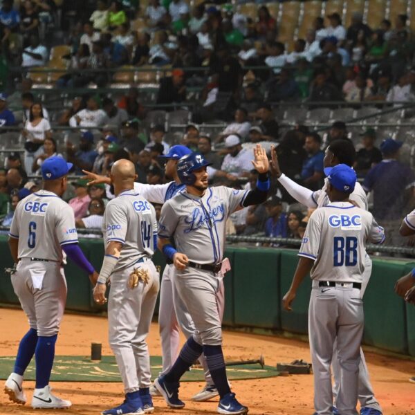 Licey se impone 4-1 a las Estrellas con sólido respaldo ofensivo