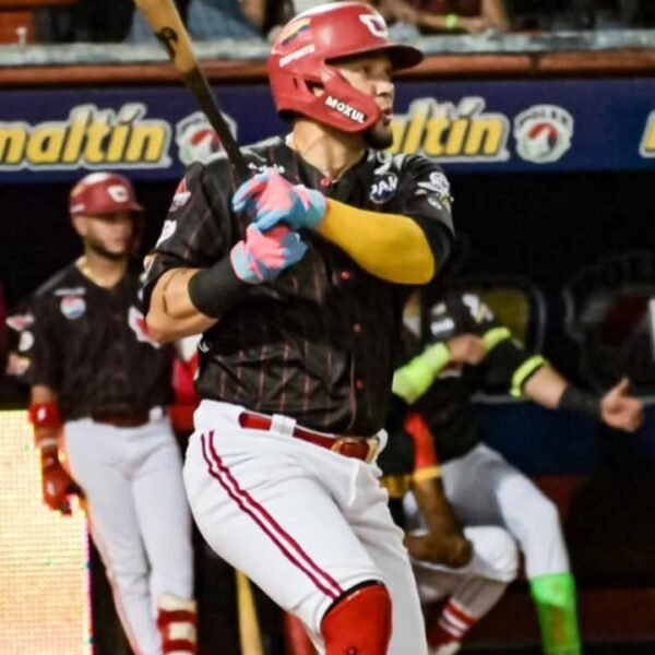 Caribes desata ofensiva demoledora y vence a Cardenales 16-2.