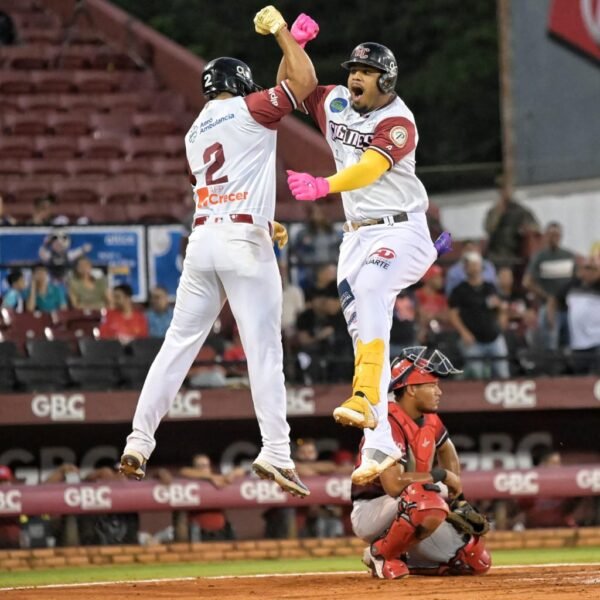 Gigantes se imponen 4-1 al Escogido y avivan la pelea por el pase