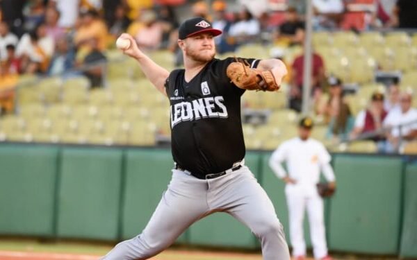 Escogido arranca el Round Robin con contundente victoria 12-2 sobre las Águilas en Santiago