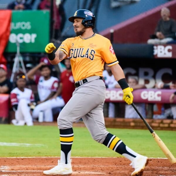 Águilas Cibaeñas explotan con 14 hits y vencen a Gigantes en extrainnings en la semifinal de LIDOM