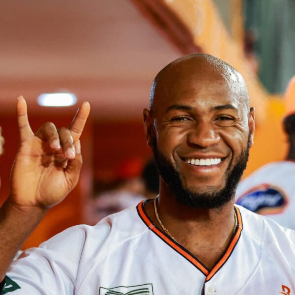 Bryan De La Cruz desata remontada épica y lidera triunfo de Toros del Este sobre Águilas en el Round Robin