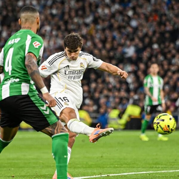 Goleada del Real Madrid que se mantiene en la lucha por el liderato