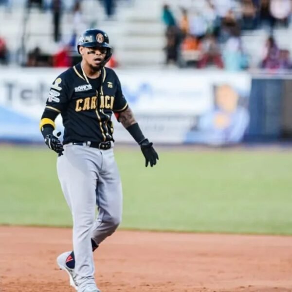 Orlando Arcia se une a prácticas del Escogido, pero su estatus genera incertidumbre