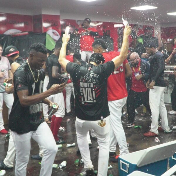 Leones del Escogido sellan su pase a la Serie Final tras imponerse a Gigantes del Cibao en el Quisqueya
