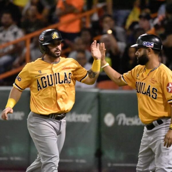 Águilas se imponen a los Toros en La Romana en partido bajo protesta y avivan la lucha por la clasificación