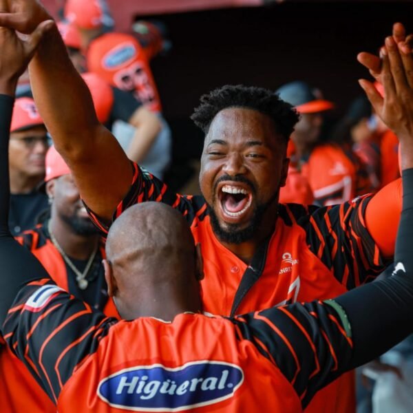 Toros del Este se imponen 6-5 a Gigantes en vibrante duelo del Round Robin en San Francisco