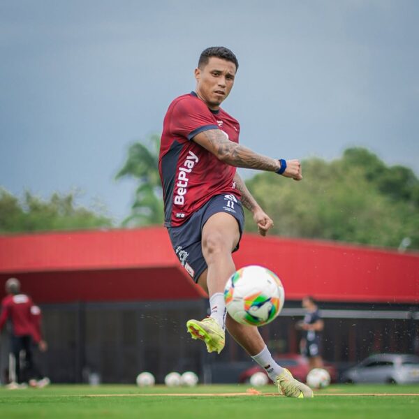 Darwin Machís arranca con mal pie en Colombia