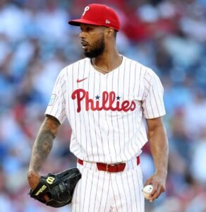 Dominio desde la lomita: Sánchez brilla y guía victoria de Filadelfia sobre Texas