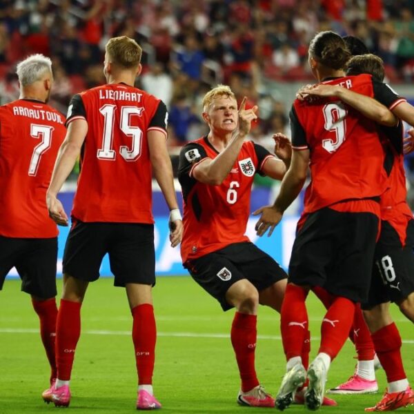Austria regresa al Mundial con victoria 3-1 ante Jordania y deja su huella en el Grupo J