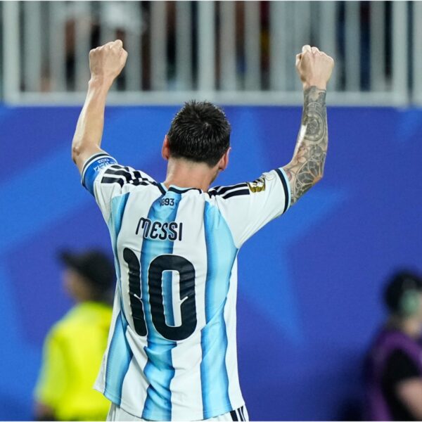 LIONEL MESSI FIRMA UNA NOCHE HISTÓRICA: DOBLETE, CLASIFICACIÓN Y NUEVO CAPÍTULO EN SU LEYENDA| Argentina 2-0 Austria