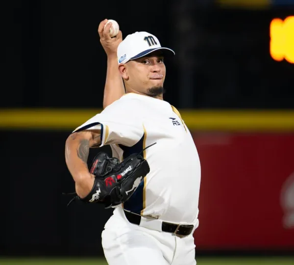 MAGALLANES ARRANCA LA PRETEMPORADA CON VICTORIA CONTUNDENTE ANTE CARDENALES